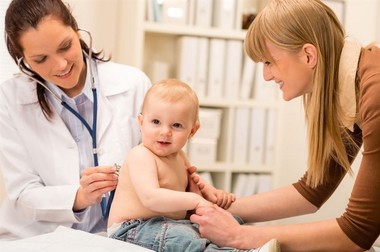 Каких врачей нужно пройти до года ребенку