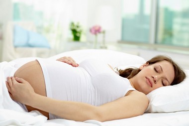Как лучше спать беременным на разных сроках