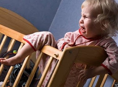 Почему ребенок плохо спит днем или ночью