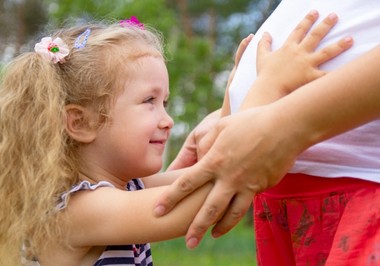 Пополнение в семье глазами первенца: как подготовить ребенка?