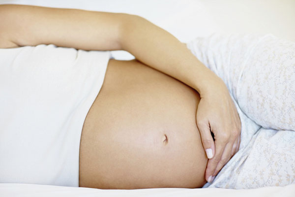 Тянущие боли внизу живота при беременности на ранних сроках и во втором триместре - причины, как снять боли внизу живота